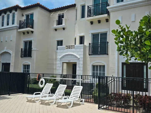 Residence photo 25