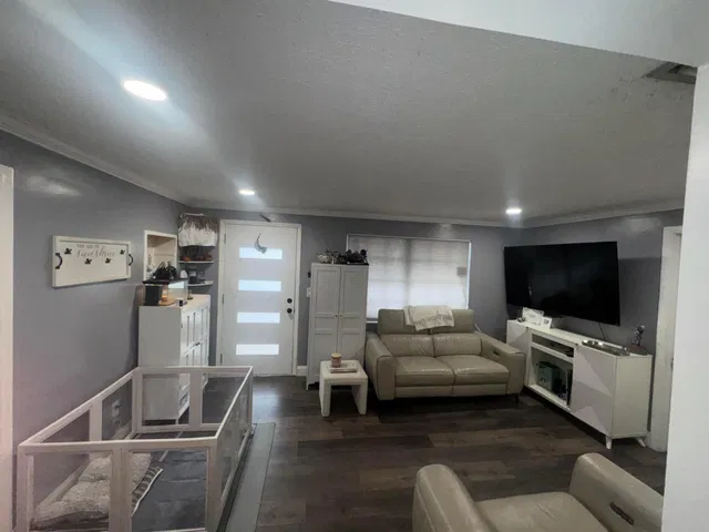 Residence photo 3