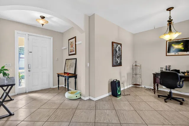 Residence photo 5
