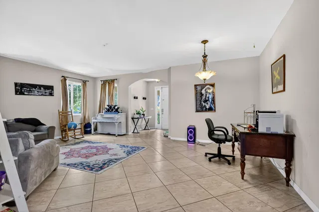 Residence photo 6
