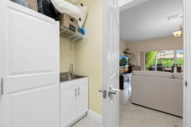 Residence photo 31