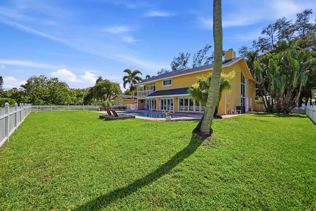  Residence photo 4