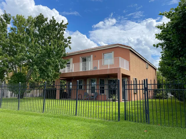 Residence photo 6