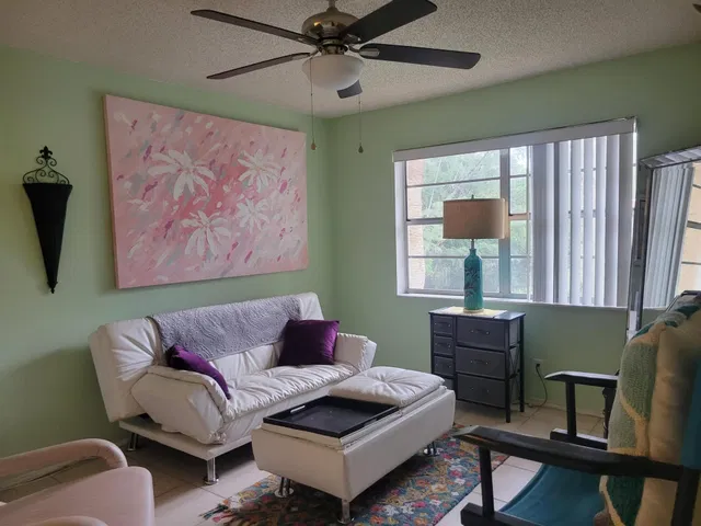Residence photo 6
