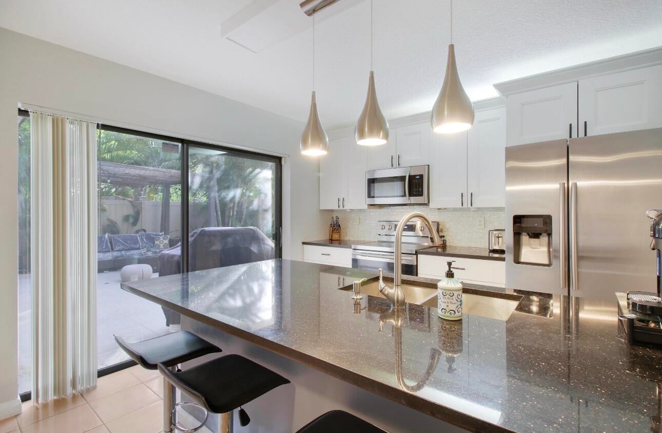 Residence photo 3