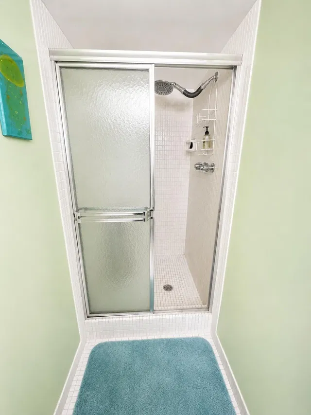 Unit 200 photo 13