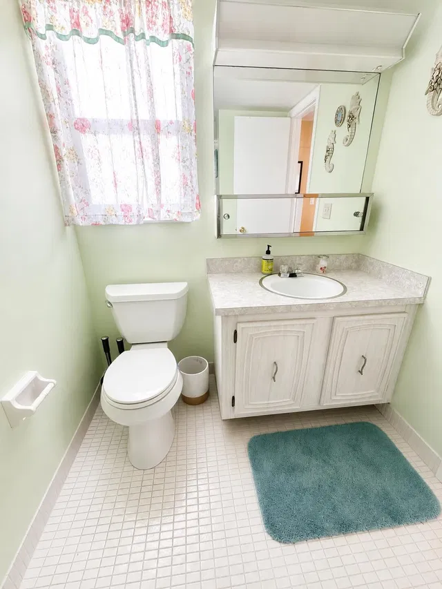 Unit 200 photo 14