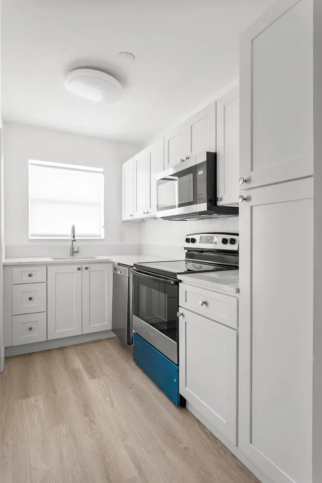 Unit 203 photo 5
