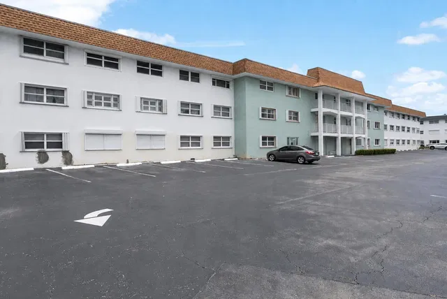 Unit 203 photo 26