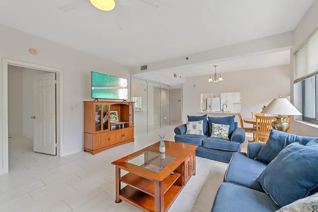 Residence photo 8