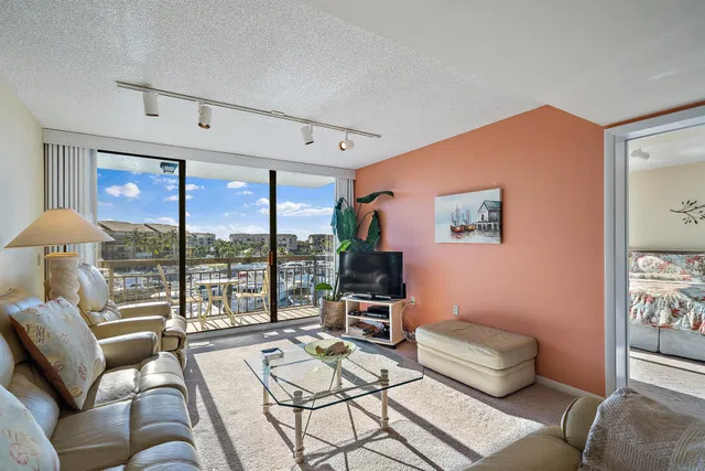  Unit 402 photo 27