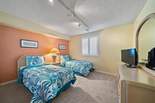  Unit 402 photo 38