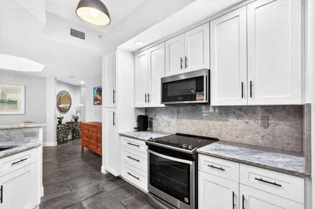 One City Plaza Unit 614 photo 11