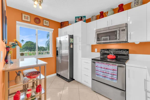 Unit 306 photo 7
