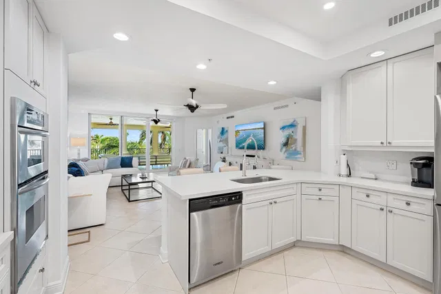 Jupiter Yacht Club Unit 303 photo 17