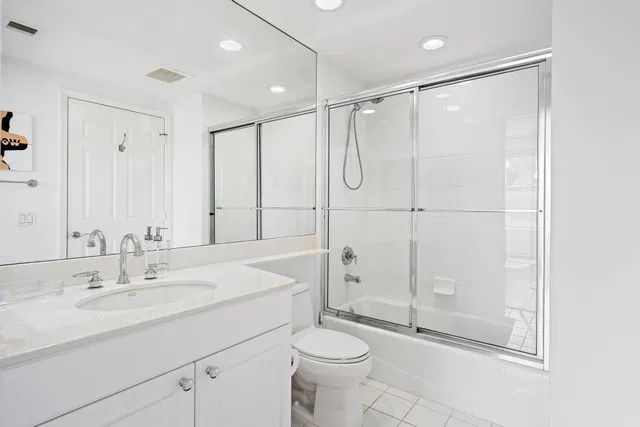 Jupiter Yacht Club Unit 303 photo 23