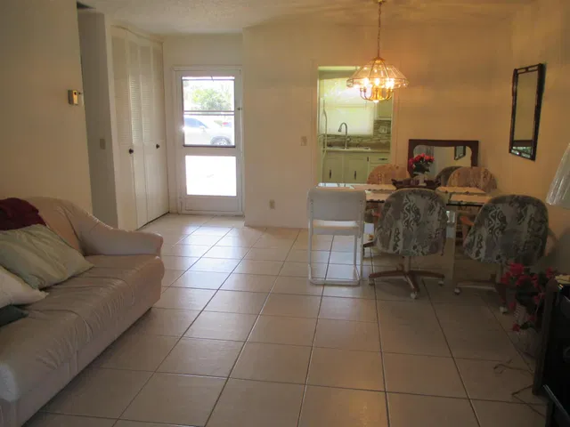 Unit C photo 7