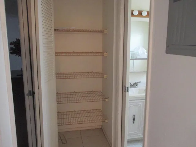 Unit C photo 11