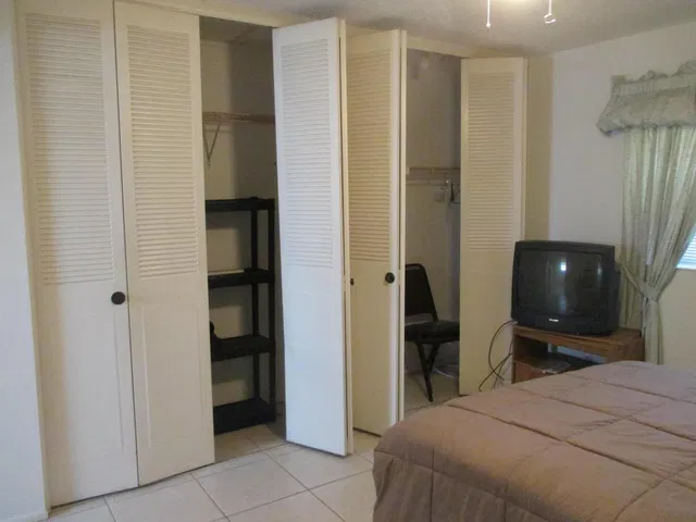 Unit C photo 14