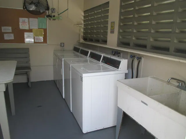 Unit C photo 19