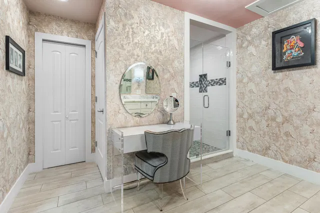 Residence photo 17
