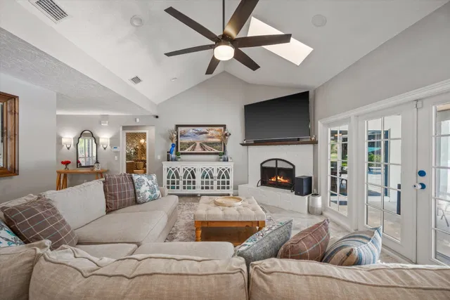 Pinewood Residence photo 18