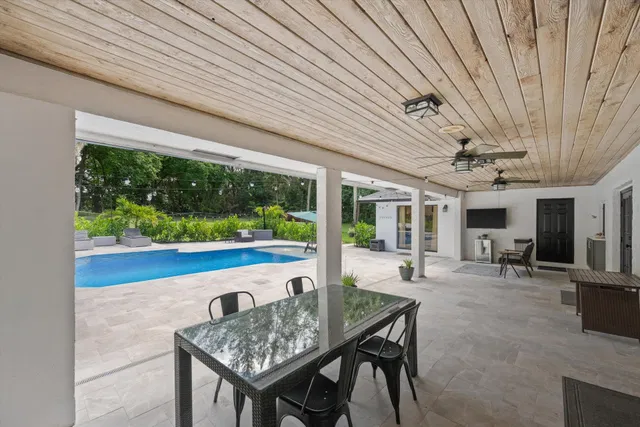 Pinewood Residence photo 19