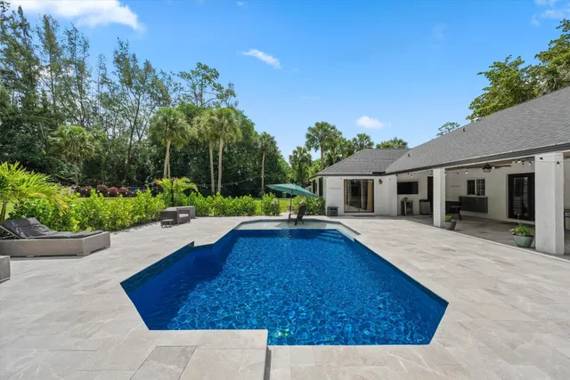 Pinewood Residence photo 21