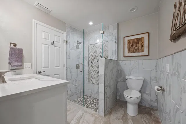 Pinewood Residence photo 33