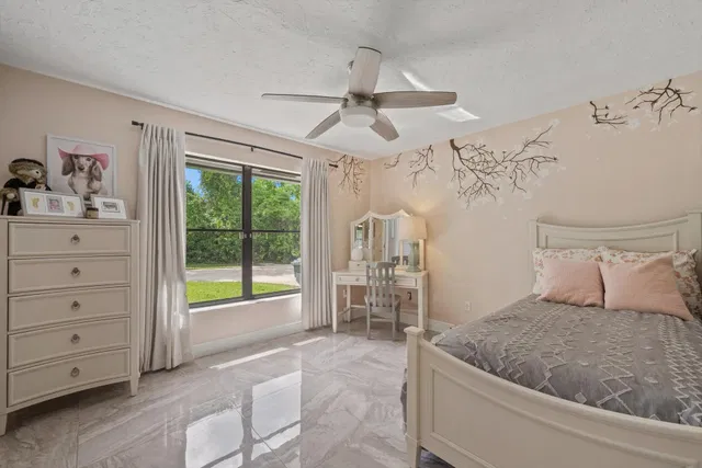 Pinewood Residence photo 38