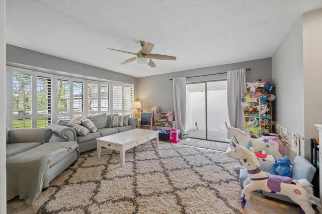 Pinewood Residence photo 41