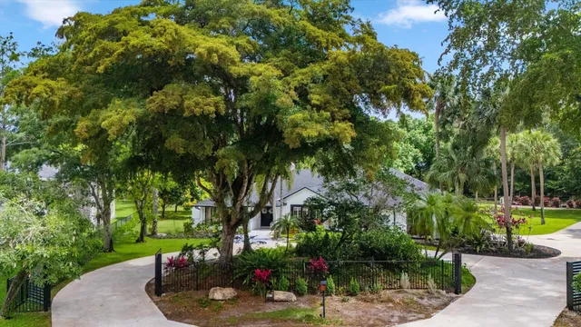 Pinewood Residence photo 58