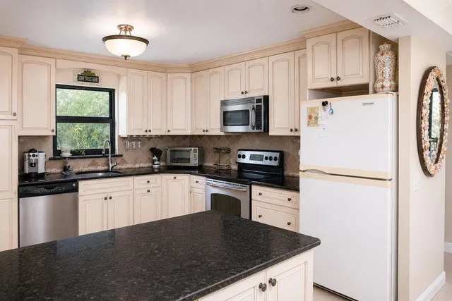 Boca Raton Unit 304 photo 19