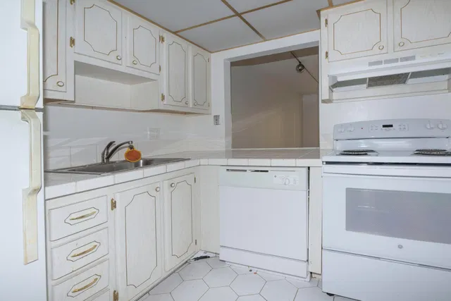 Unit 202 photo 5