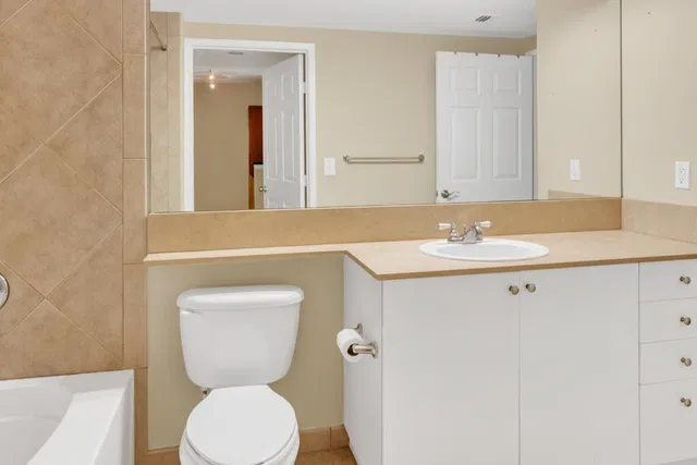 Boynton Beach Club Unit 407 photo 11