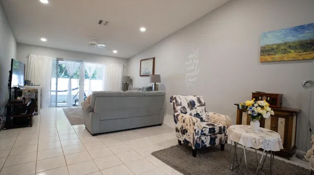  Residence photo 7