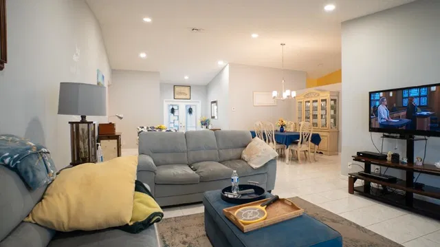  Residence photo 8