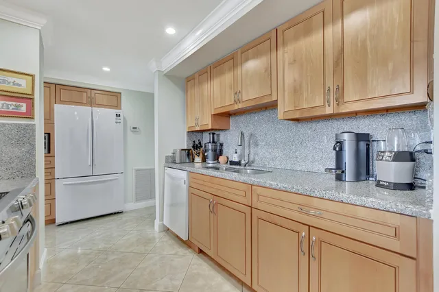 Boca Towers Unit 1405e photo 12
