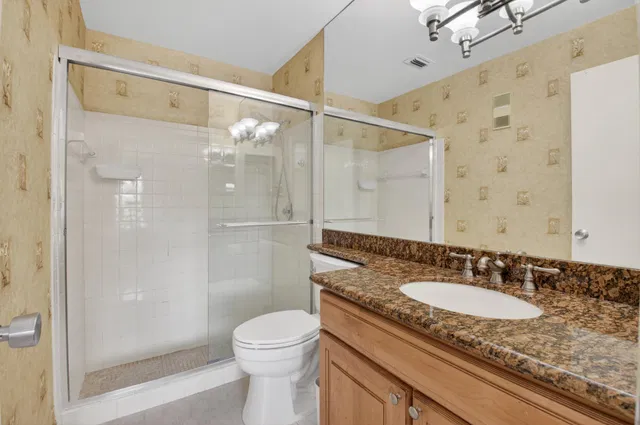 Unit C photo 23