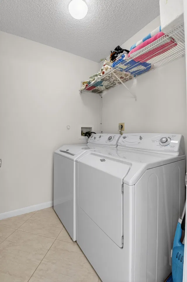 Unit C photo 35