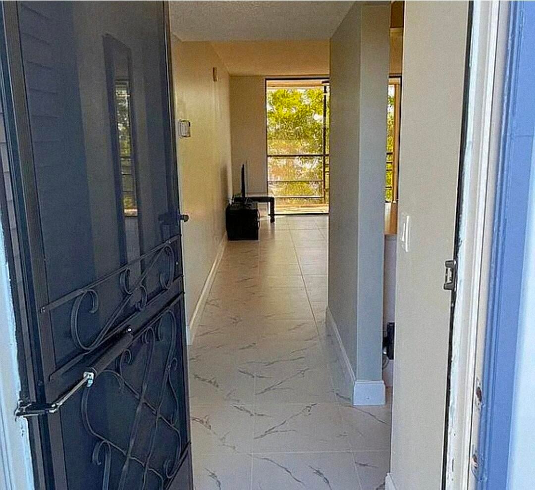 Unit 505 photo 4