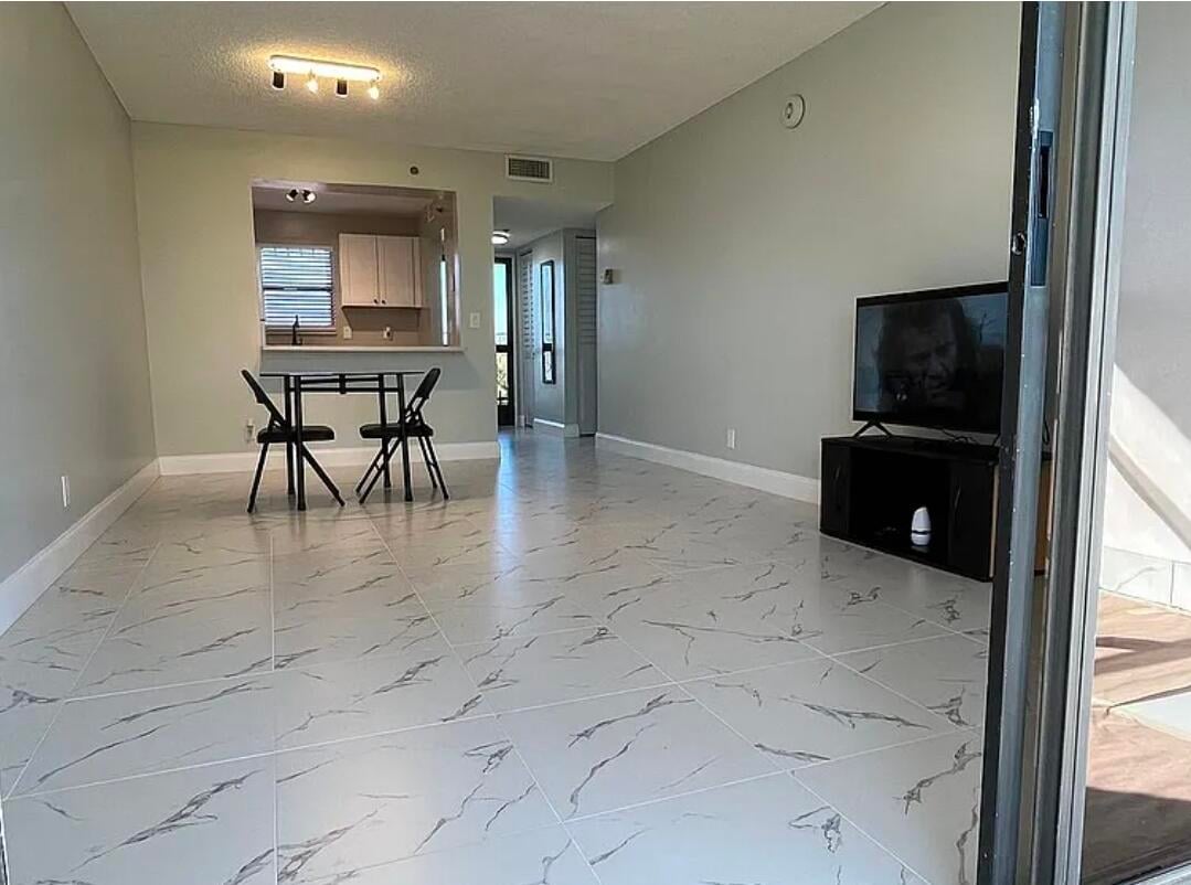 Unit 505 photo 5