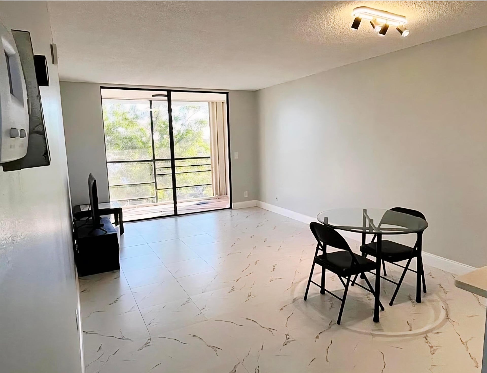 Unit 505 photo 6