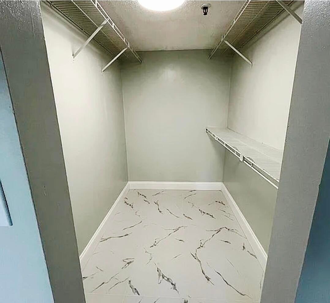Unit 505 photo 11
