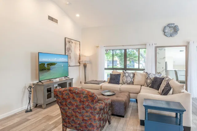 Unit 202 photo 9