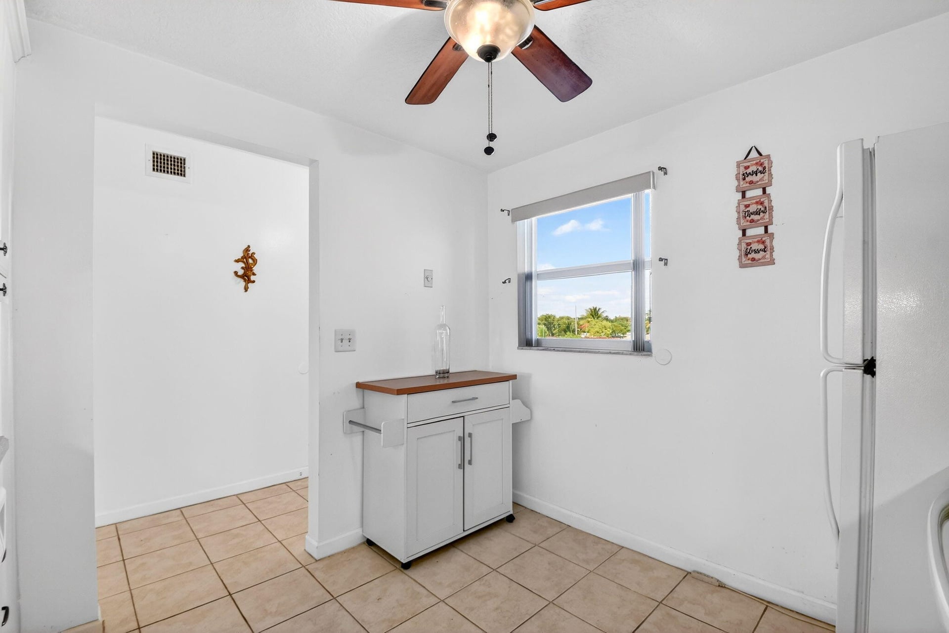 Unit 302 photo 20