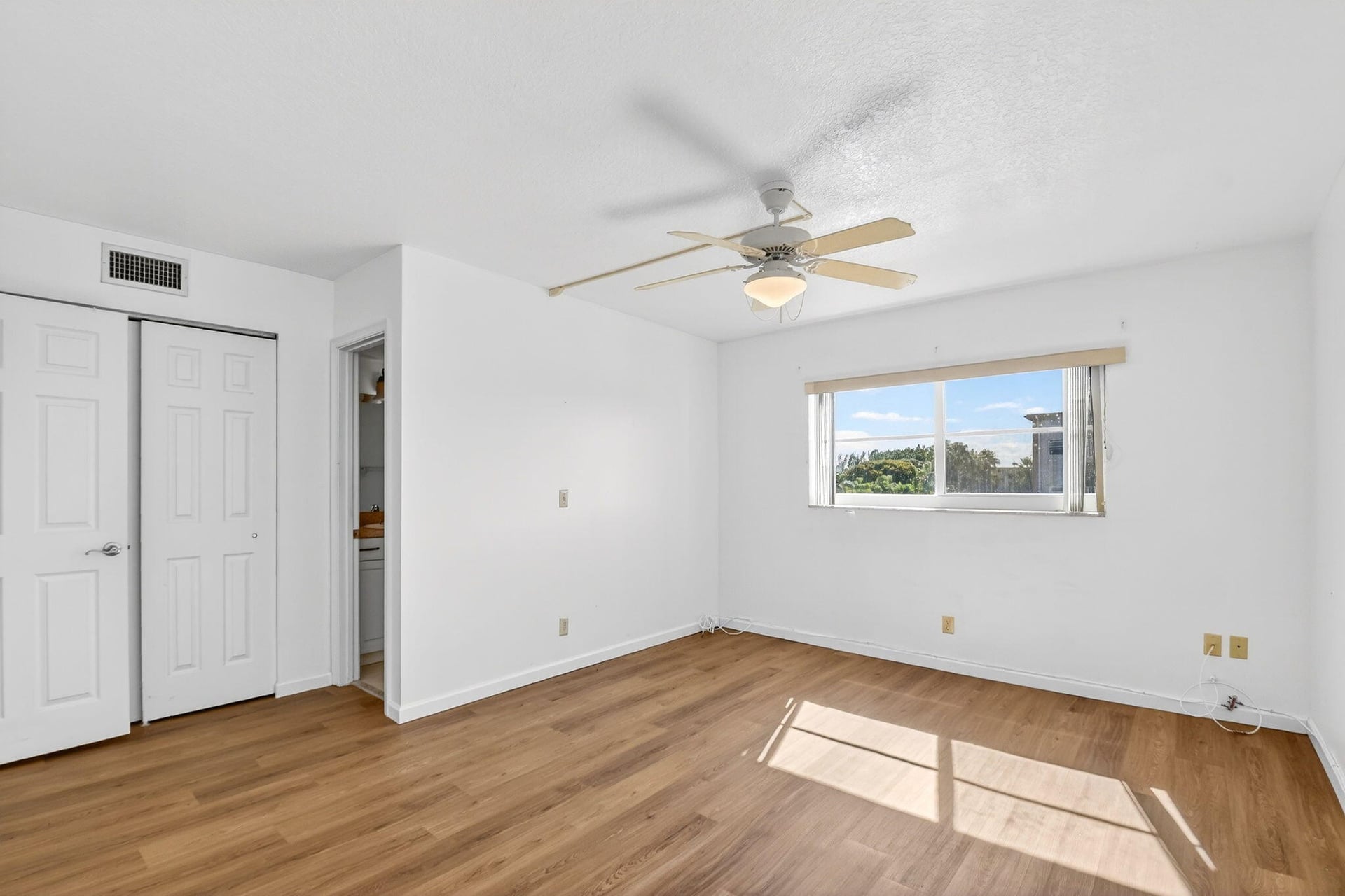 Unit 302 photo 26