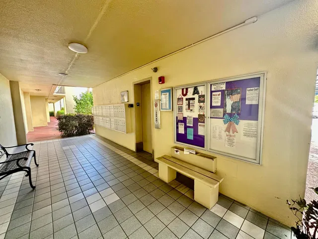 Unit 615 photo 4