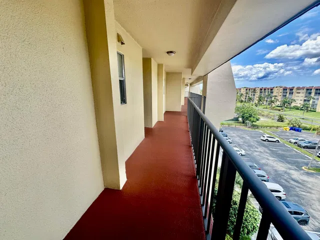 Unit 615 photo 5