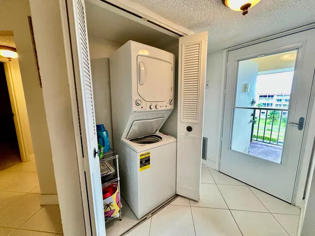 Unit 615 photo 8